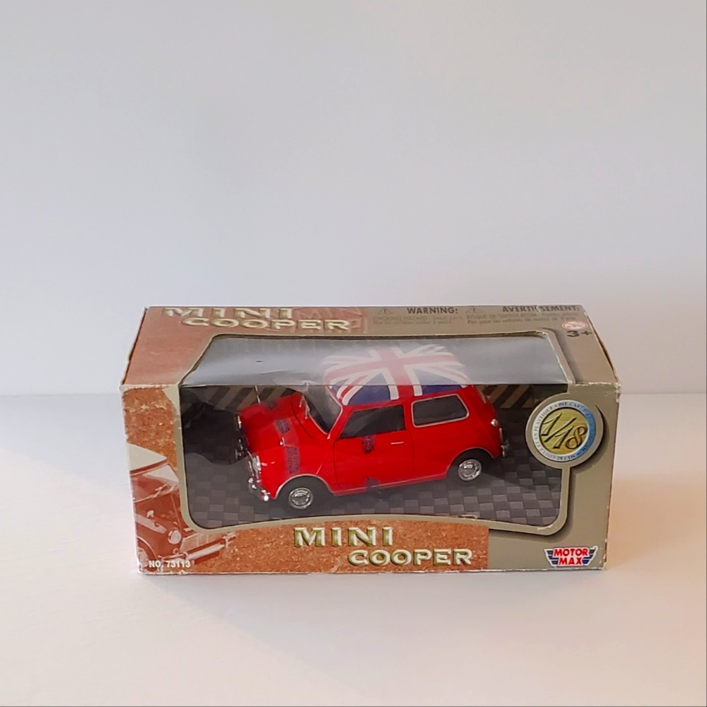 MotorMaxx 1:18 scale collectible Mini Cooper toy